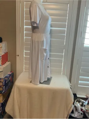 Casual White Button-Front Midi Dress with Pockets thumbnail 3