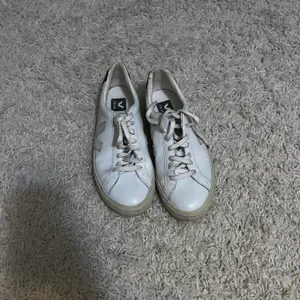VEJA Campo Sneaks Size womens 6 thumbnail 2