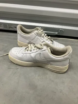 White leather Nike Air Force 1s thumbnail 5