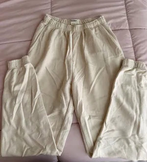 Pull and bear cream sweatpants  thumbnail 1
