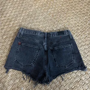 Urban Outfitters BDG Girlfriend High-Waisted Denim Short – Black, Size 27 thumbnail 4