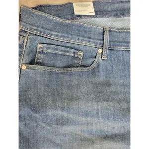 Levis Mid Rise Bermuda Shorts NEW Size 26 Plus Size Denim Stretch Shorts thumbnail 4
