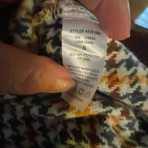 Sadie & Sage size S houndstooth poly wool blend skirt. thumbnail 5
