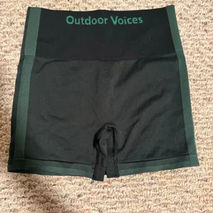 Outdoor Voices Seamless Smooth 4.5" Bike Short in Evergreen- Size Small thumbnail 8