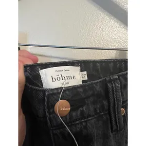 Boheme Harold Distressed Mom Jeans NWT Sz. 27 thumbnail 10