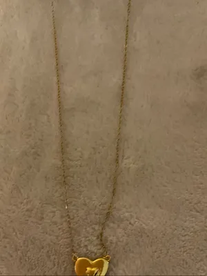 Delicate Gold Heart Pendant Necklace thumbnail 3