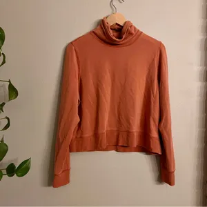 ATHLETA Nirvana Cropped‎ Turtleneck thumbnail 3