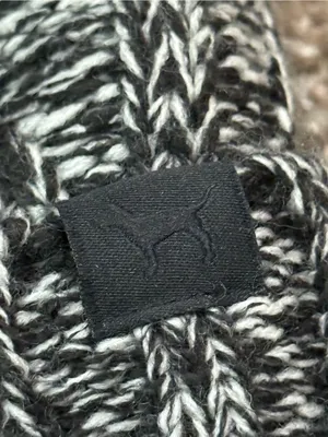 NWT Victoria’s Secret PINK Black White Cable Knit Sherpa Pom Beanie Hat thumbnail 3
