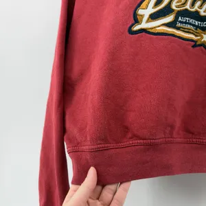 Vintage Levi's‎ Cropped Crew Neck Sweatshirt Red Women L Made in Saipan USA Logo thumbnail 3