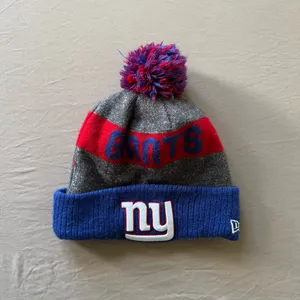 New Era New York Giants Cuffed Knit Pom Pom Beanie thumbnail 1