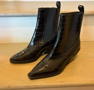 & Other Stories Black boots thumbnail 1