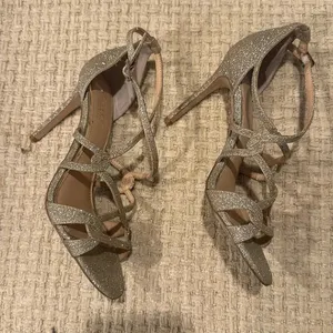 Jewel Badgley Mischka golden Strappy Heel Size 6.5 thumbnail 4