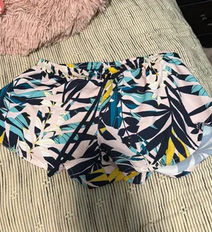 Old Navy Activewear Shorts thumbnail 1