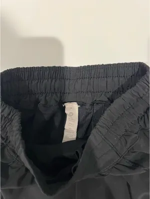 Black Lululemon Hotty Hot 2.5" thumbnail 3