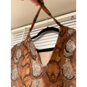 Boohoo Snake Print Cap Sleeve Tie Back Spandex Jumpsuit 12 Orange Tan thumbnail 4
