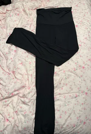 SKIMS Cotton Jersey Foldover Pants Soot thumbnail 1