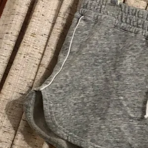 Abercrombie & Fitch Heather Gray Fleece Sweatshorts thumbnail 3