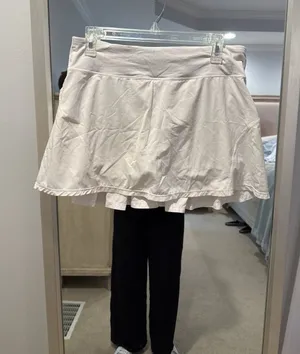 Lululemon Pace Setter Skirt White Ruffle Back Tennis Skort Size 8 thumbnail 1