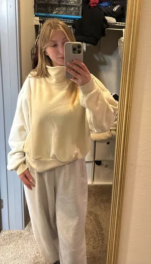 Old Navy Active Cropped mock neck thumbnail 1