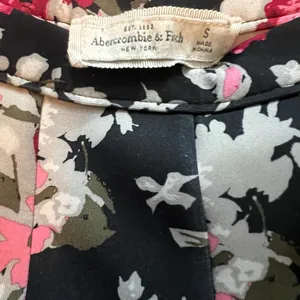 Abercrombie floral pleated mini skirt thumbnail 2