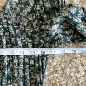 IN San Francisco Square Neck Top Womens Medium Teal Grey Abstract Smocked Ribbed thumbnail 7
