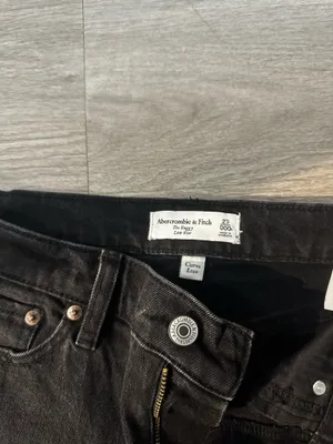 Abercrombie Black Relaxed Jeans 90s Curve Love thumbnail 2