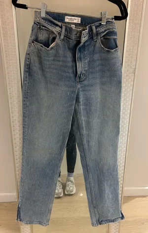 Abercrombie Curve Love 90s Straight Ultra High-Rise thumbnail 1