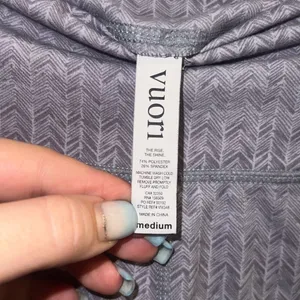 ✨Vuori Women's Vibes Mid Rise Sz Medium Leggings✨ thumbnail 6