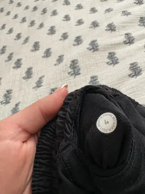 Lululemon Hot Shorts 2.5" Hot Low-Rise Lined thumbnail 3