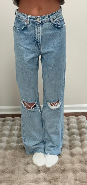 ZARA High-Rise Distressed Jeans Wide-Leg thumbnail 1