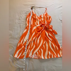 H&M women Wrap dress‎ - Orange/Zebra Size Medium thumbnail 6
