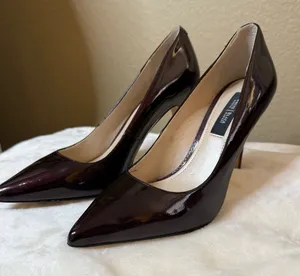 Burgundy 3 1/2 inch pumps thumbnail 1