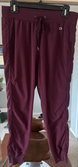 GapFit Tech High Rise Zip-Hem Joggers Maroon size Small pockets drawstring thumbnail 1