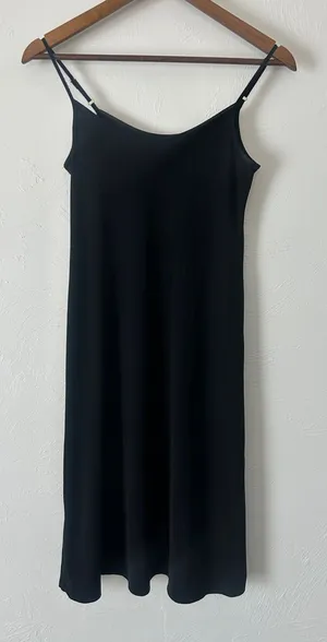 Black Slimming Slip Dress with Adjustable Spaghetti Straps thumbnail 1
