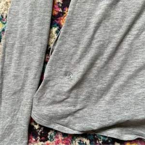 Lululemon Women’s Radiant Long Sleeve Top Size 2 Gray Surplice V Neck Athletic thumbnail 8