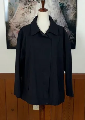 Nice Patagonia Women's Black Collared Rain Jacket thumbnail 1