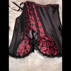 Seductive Lace thumbnail 2