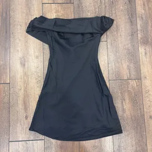 NWT Beginning Boutique Primrose Black Satin Off the Shoulder Mini Dress Womens 0 thumbnail 4