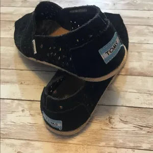 TOMS Shoes thumbnail 4