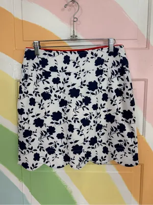 Fairway & Greene Floral Print Golf Skort Scalloped Hem Red Trim Sz S 💚🍄 thumbnail 3