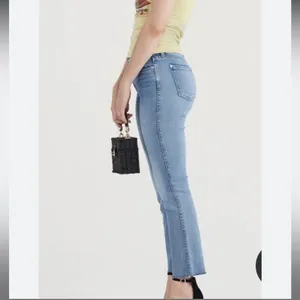 7 For All Mankind Luxe Vintage Edie With Cut Off Hem‎ in Light Blue Wash S28 thumbnail 2