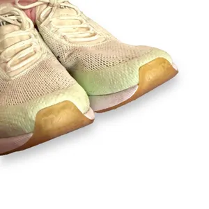 Nike W Air‎ Max 270 Shoes Sneakers in Barely Volt / Black Summit White Sz 9.5 thumbnail 5