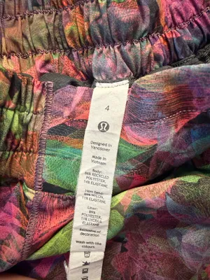 Lululemon Hotty Hot Shorts 4"  thumbnail 4