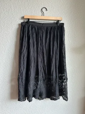 Forever 21 Contemporary Black Intricate Lace Midi Skirt thumbnail 3