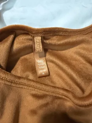 SKIMS Velour Bike Shorts High-Waisted Copper w/Cropped top thumbnail 3