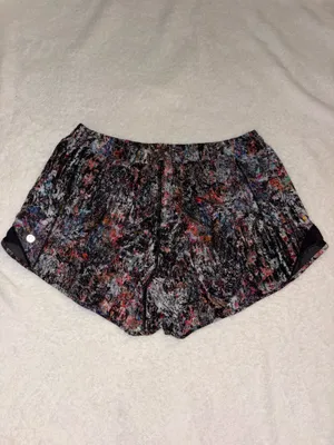 Lululemon Hotty Hot Shorts 4" thumbnail 2