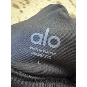 Alo Yoga Women's V-Neck Emulate Sports Bra Size Large thumbnail 5