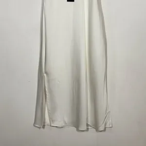 Gianni Bini White Satin Slip Dress NWT Womens Size 2 V-Neck Sleeveless Elegant thumbnail 4
