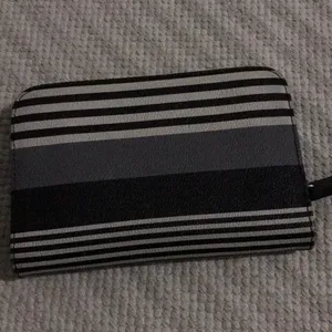 Preowned Vera  bradley wallet thumbnail 2