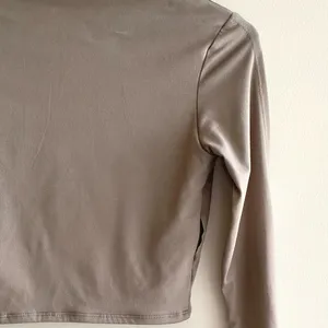 Klesis Taupe Cropped Long-Sleeve Top with Cutouts on Sleeves, Size S thumbnail 11